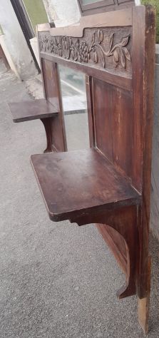 Specchiera in legno intagliato con alzata Antica con motivi a grappoli d'uva - Foto 2