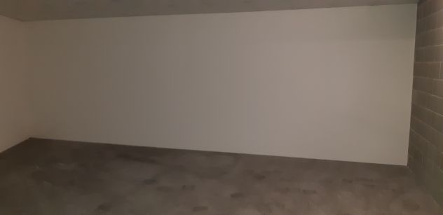 Privato Vende Ampio Box di 31 metri quadri