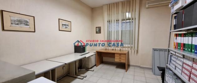 VIA VIRGILIO – Appartamento uso ufficio non arredato al P.T. rialzato, 130 mq ca. – 6 vani + acc. + p.auto. Buone condizioni. Euro 700 CL GI - Foto 7