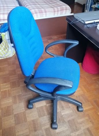Sedia da ufficio con braccioli e rotelle Vendo sedia da ufficio con braccioli e - Foto 9