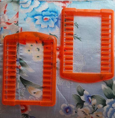 2 porta cd da tavolo in plastica