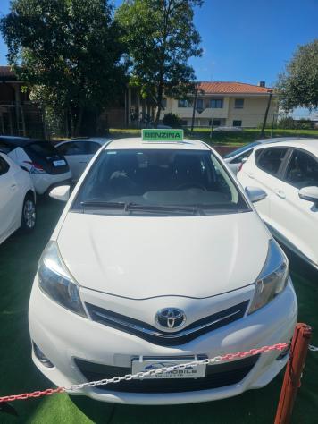 Toyota Yaris 1.0 5 porte Lounge - Foto 2