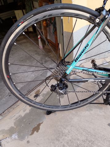 bici corsa. Telaio Bianchi in carbonio sempre pro - Foto 3