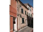 Casa indipendente su due piani e soffitta a 100 metri dalla piazza