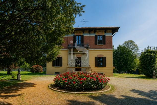 VILLA di 9 vani e di 510 mq (VIMERCATE) rif. HOME 3673