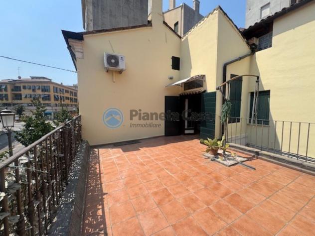 CENTRO STORICO: bicamere arredato con terrazza abitabile - Foto 8