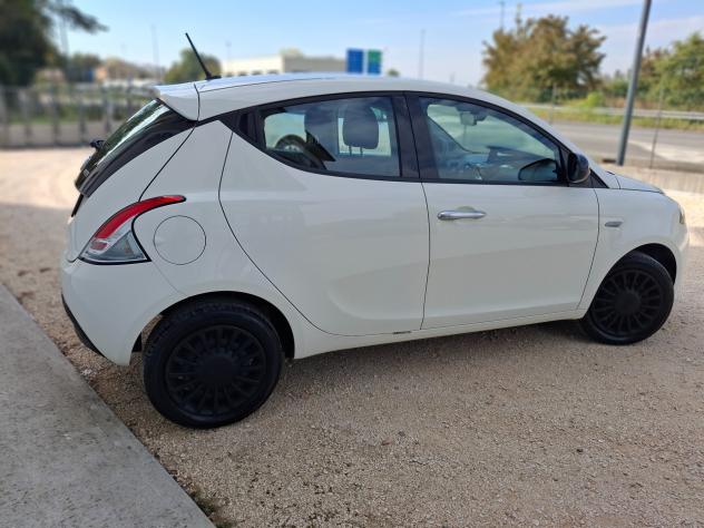 Lancia Ypsilon 1.0 FireFly 5 porte S&S Hybrid Silver Plus - Foto 8