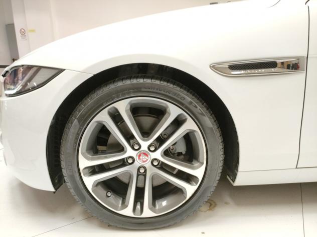 Jaguar XE XE 2.0 D Turbo 180CV Pure - Foto 7