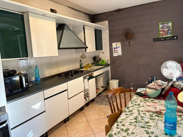 4 LOCALI IN VILLA BIFAMIGLIARE CON 300 MQ DI GIARDINO - Foto 8