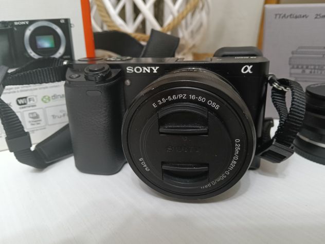 Sony Alpha 6000 mirrorless con scatola e due obiettivi - Foto 3