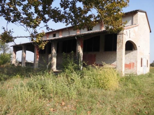 Rustico indip. da ristrut. cambio di destinazione e terreno a Baganzola