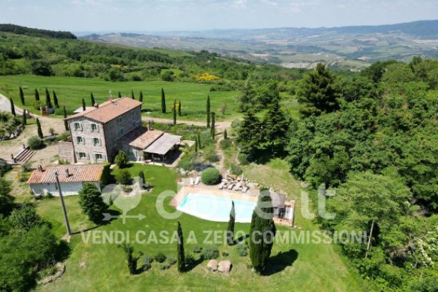 Rustico / Casale di 500 m² con più di 5 locali in vendita a Pienza