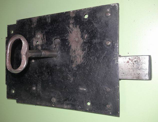 Serratura Antica in ferro battuto completa di chiave XVIII Secolo. - Foto 2