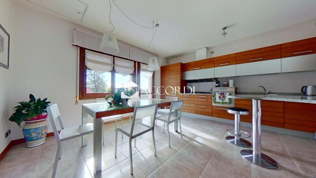 CASA INDIPENDENTE di 8 vani e di 240 mq (GODEGA DI SANT'URBANO) rif. DG025 - Foto 7