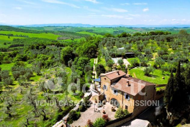 Rustico / Casale di 500 m² con più di 5 locali in vendita a Pienza