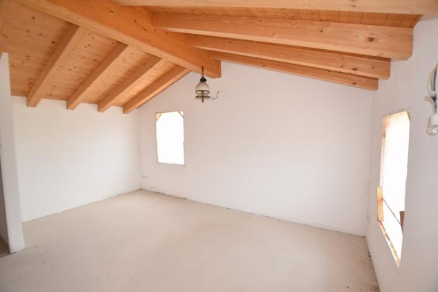 CASA AFFIANCATA di 7 vani e di 175 mq (PEDEROBBA) rif. DB030AB - Foto 14