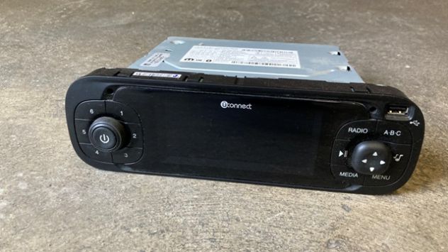 Autoradio originale Fiat Panda Cross del 2019 (07357033450)