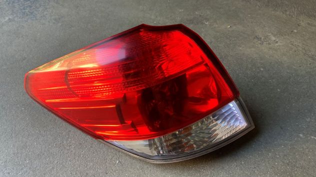 Fanale posteriore SX originale Subaru Legacy SW del 2012 (84912AJ100) - Foto 3