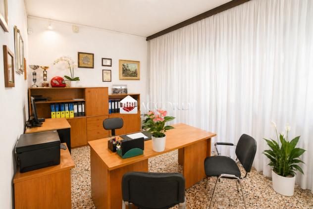 CASA INDIPENDENTE di 7 vani e di 328 mq (MONTEBELLUNA) rif. PE8 - Foto 5