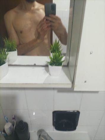 Ragazzo di Lovere posso ospitare cerco donne mature o giovani che vogliono passare una notte di sesso hard provare per credere Tel:3500308352