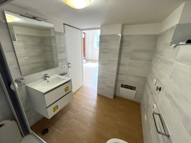Capezzano - bilocale ristrutturato e arredato con balcone - Foto 7