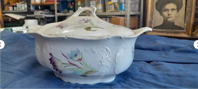 zuppiera antica florio palermo decorata motivi rocaille a rilievo in ceramica