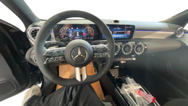 Mercedes-Benz Classe A A 180 d Edition AMG Line #tettopanoramico - Foto 7