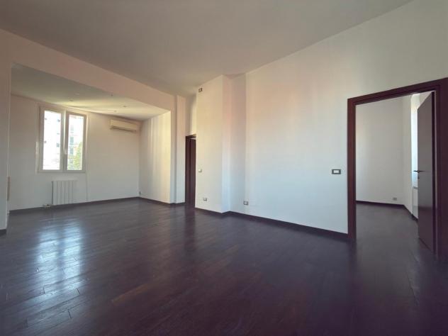 3 LOCALI RISTRUTTURATO, AL SECONDO E ULTIMO PIANO, CON AMPIO TERRAZZO - Foto 4