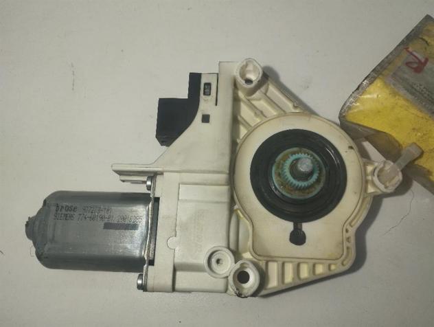 MOTORINO ALZAVETRO ANTERIORE SINISTRO AUDI A6 Avant Serie C6 (4F5) 4F0959801D BMK (0412)