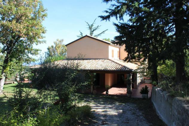 Casolare ristrutturato con vista panoramica, uliveto e garage – Un’oasi di pace tra colline e mare