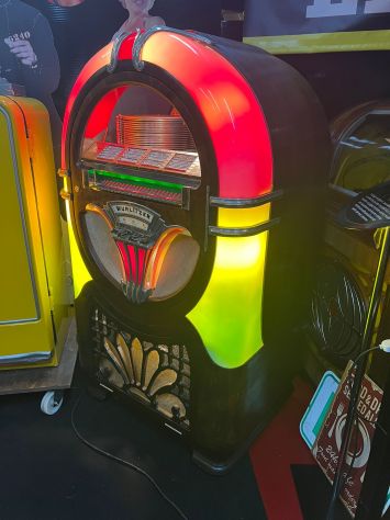 Modernariato juke box ed oggetti del 900’ - Foto 4