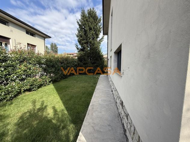 VILLA SINGOLA CON AMPIO GIARDINO PRIVATO - Foto 13