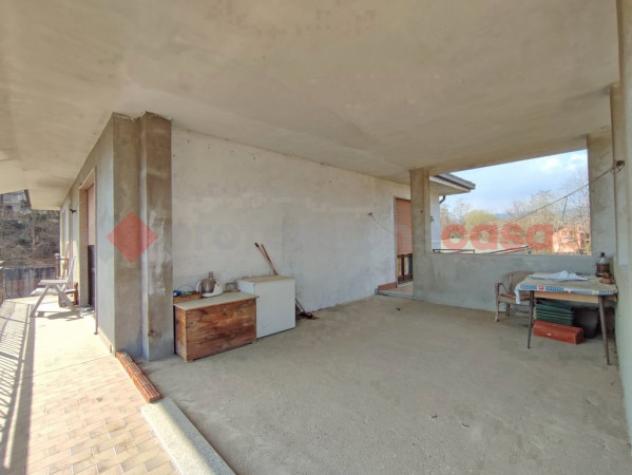 Casa indipendente di 435 m² con più di 5 locali e box auto in vendita a Oleggio Castello - Foto 12
