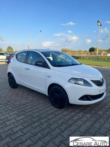 LANCIA - Ypsilon - 1.0 FireFly 5p S&S Hybrid Silver - Foto 2