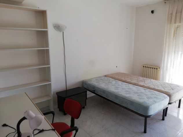 Affittasi a studentessa una camera grande