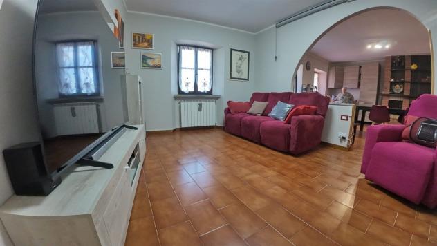 Elegante quadrilocale con box in una suggestiva località di San Giovanni Bianco - Foto 5