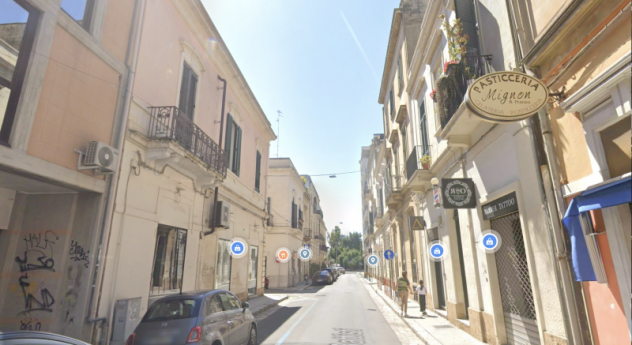 LOCALE COMMERCIALE NEL CENTRO DI LECCE CON SCOPERTO - Foto 8