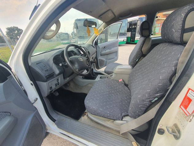 Toyota Hilux 2.5 D-4D 4WD 4posti Extra Cab DLX - Foto 8