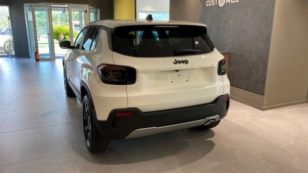 Jeep Avenger e-Hybrid 1.2 MHEV e-Hybrid Turbo Black Edition - Foto 8