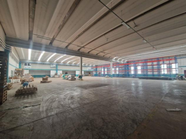 Immobile di 2950 m² con più di 5 locali in affitto a Inveruno - Foto 10
