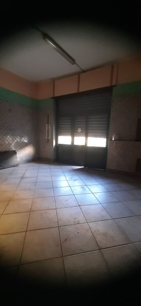 MAGAZZINO FRONTE STRADA CON SERVIZIO E SERRANDA ELETTRICA - Foto 5