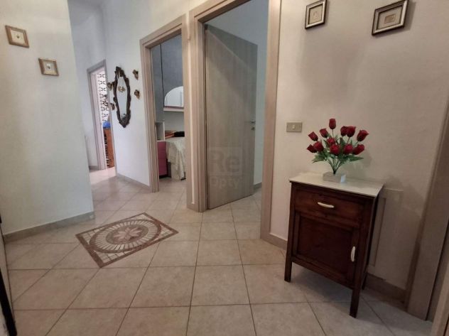 APPARTAMENTO CON AMPIO TERRAZZO E BOX - Foto 2