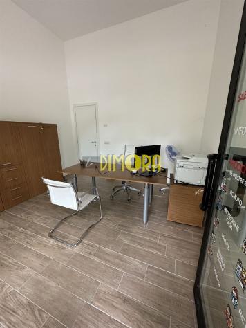 NEGOZIO IN NOVATE LIBERO A BREVE - Foto 2