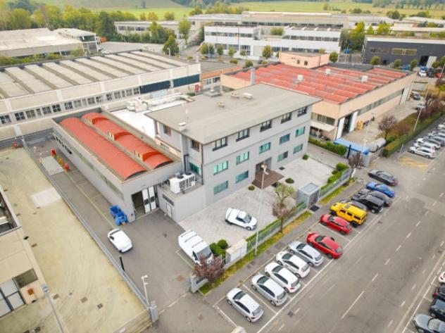 Immobile di 1500 m² con 5 locali in vendita a Gussago