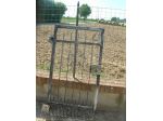 Cancello usato cm. 70 x alt. 150 cm. con cerniere e serratura elettrica