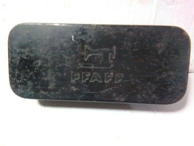 PFAFF macchina da cucire scatola latta con ricambi