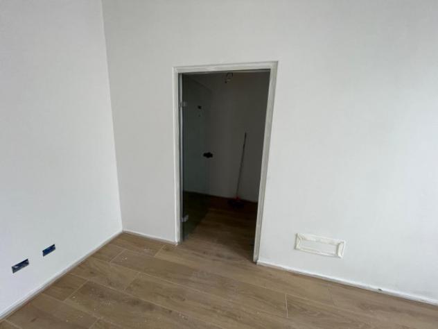 Immobile di 1300 m² con 3 locali in affitto a Sassuolo - Foto 6