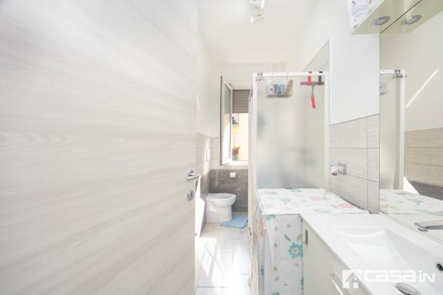 L'appartamento, ristrutturato internamente nel 2018, è composto da un luminoso soggiorno, da una cucina abitabile che si affaccia su un comodo balcone - Foto 17