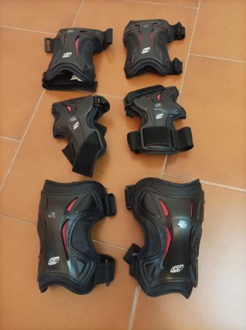 Protezioni polsi gomiti e ginocchia MTB Bici Skate Snowboard per adulti
