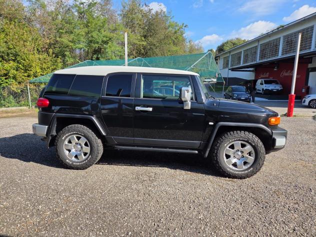 Toyota FJ Cruiser 4.0 benzina 239CV 2WD - Foto 4